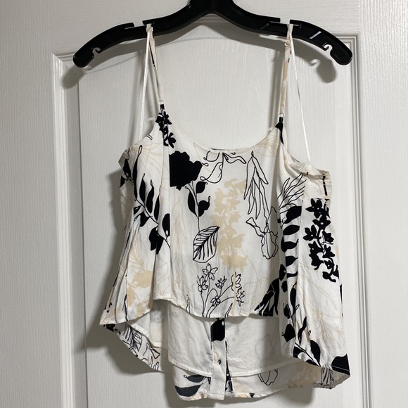 Guess spaghetti strap top - Picture 2 of 3